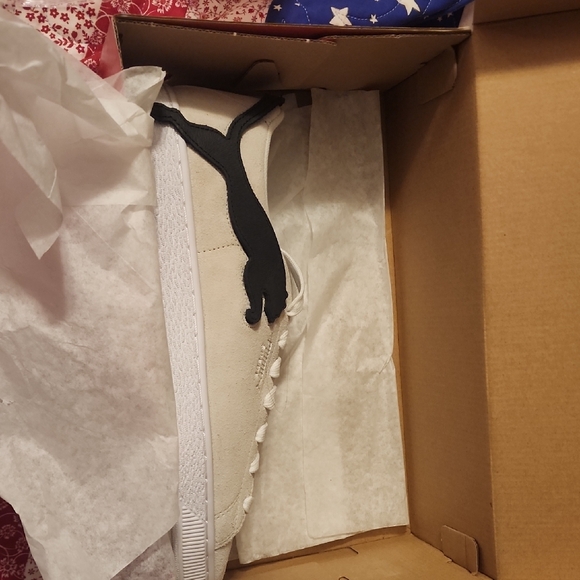 Puma Suede Sneakers with Black Accent - Picture 2 of 2